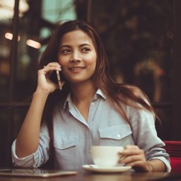 woman-coffee-shop